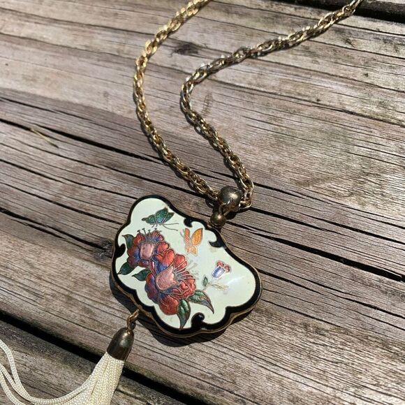 Vintage Champlevé Butterfly with White Tassel Feminine Cloisonne Style Necklace - Picture 3 of 4